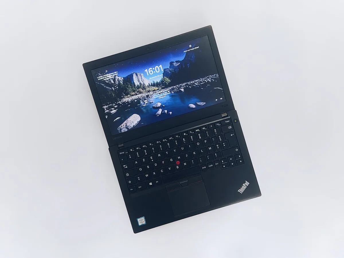 لابتوب Lenovo ThinkPad X260 — Intel Core i5 6th Gen / 8 GB / 256 GB SSD — مستعمل كالجديد
